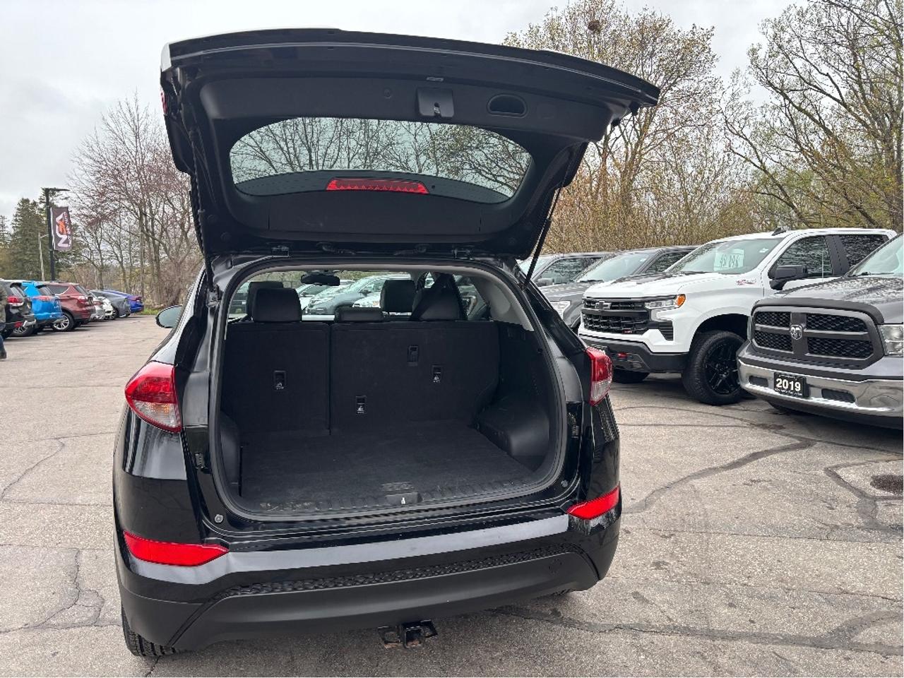 2017 Hyundai Tucson SE LEATHER ROOF BLINDSPOT DETECTION CLEAN Photo