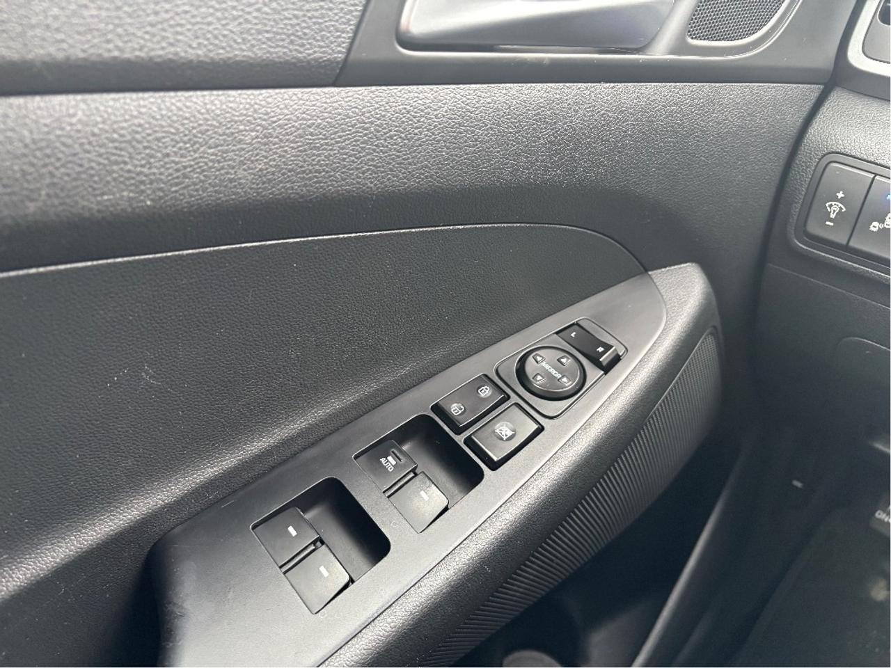2017 Hyundai Tucson SE LEATHER ROOF BLINDSPOT DETECTION CLEAN Photo