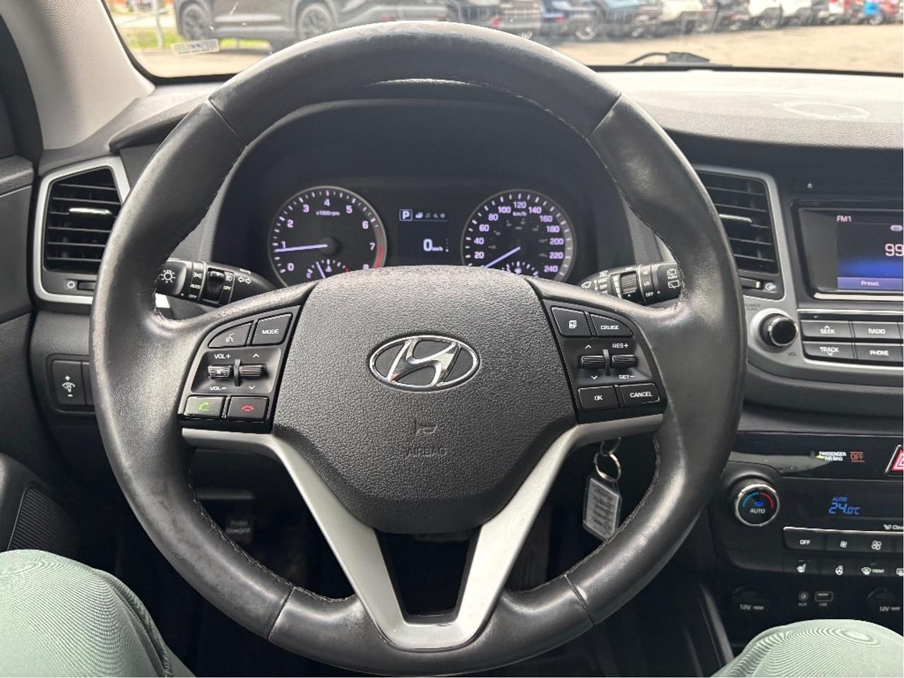 2017 Hyundai Tucson SE LEATHER ROOF BLINDSPOT DETECTION CLEAN Photo