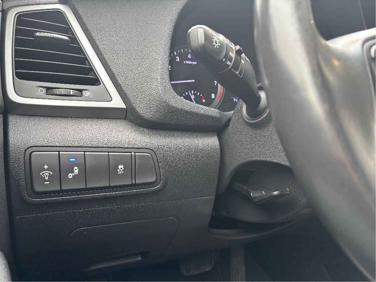 2017 Hyundai Tucson SE LEATHER ROOF BLINDSPOT DETECTION CLEAN Photo