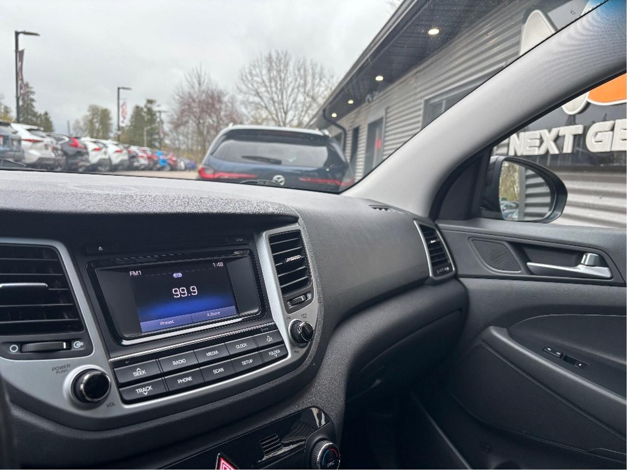 2017 Hyundai Tucson SE LEATHER ROOF BLINDSPOT DETECTION CLEAN Photo