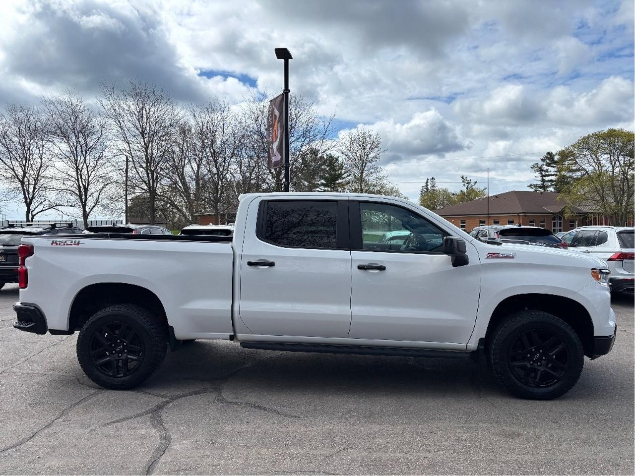 2022 Chevrolet Silverado 1500 LT Trail Boss 12INCH DISPLAY NAV ONE OWNER Photo4