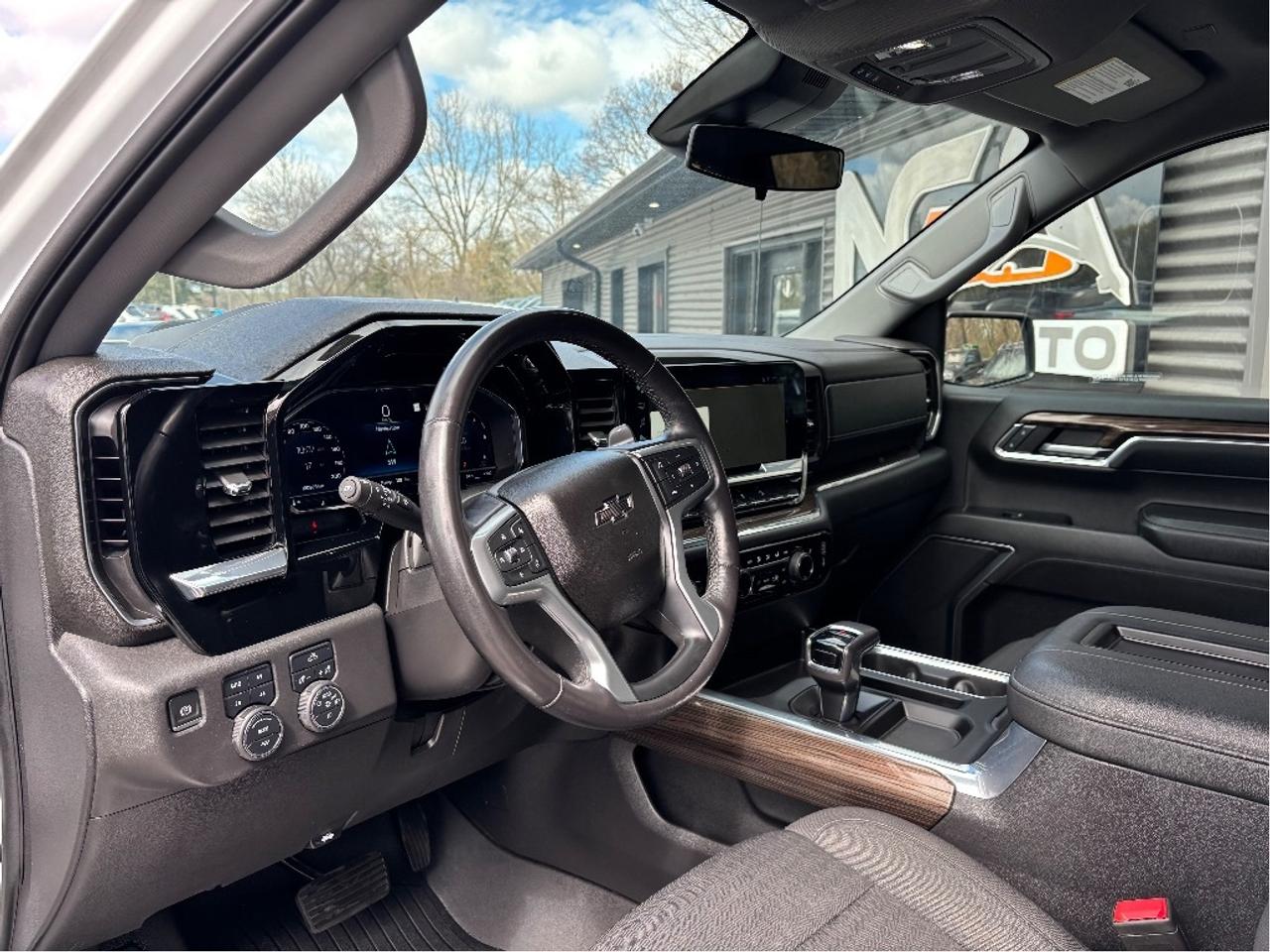 2022 Chevrolet Silverado 1500 LT Trail Boss 12INCH DISPLAY NAV ONE OWNER Photo