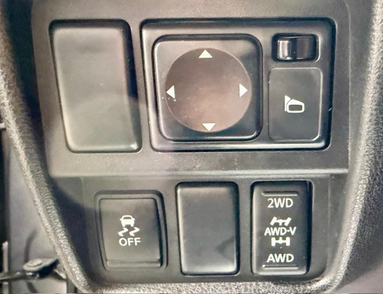 2017 Nissan Juke SL AWD, LEATHER, NAVI, 360 CAM, XM, CLIMATE, HEATE Photo