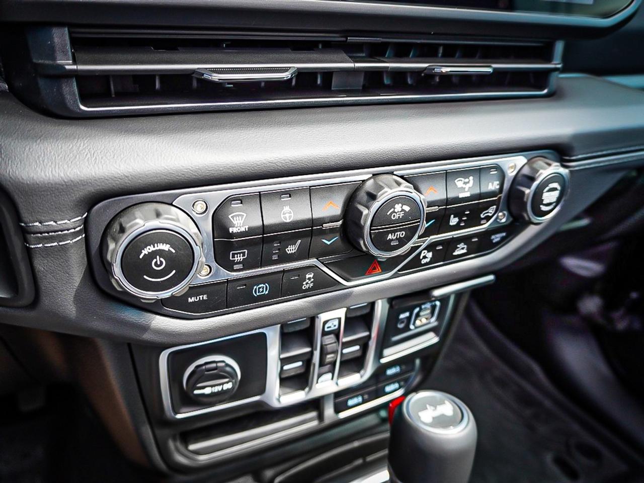 2025 Jeep Wrangler 4xe  Photo