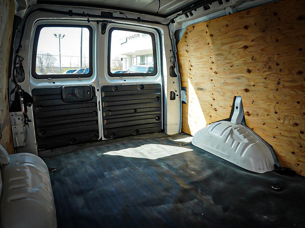 2023 Chevrolet Express  Photo