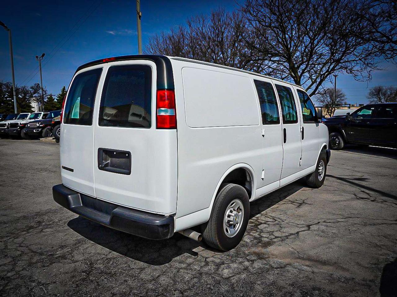 2023 Chevrolet Express 2500  Photo