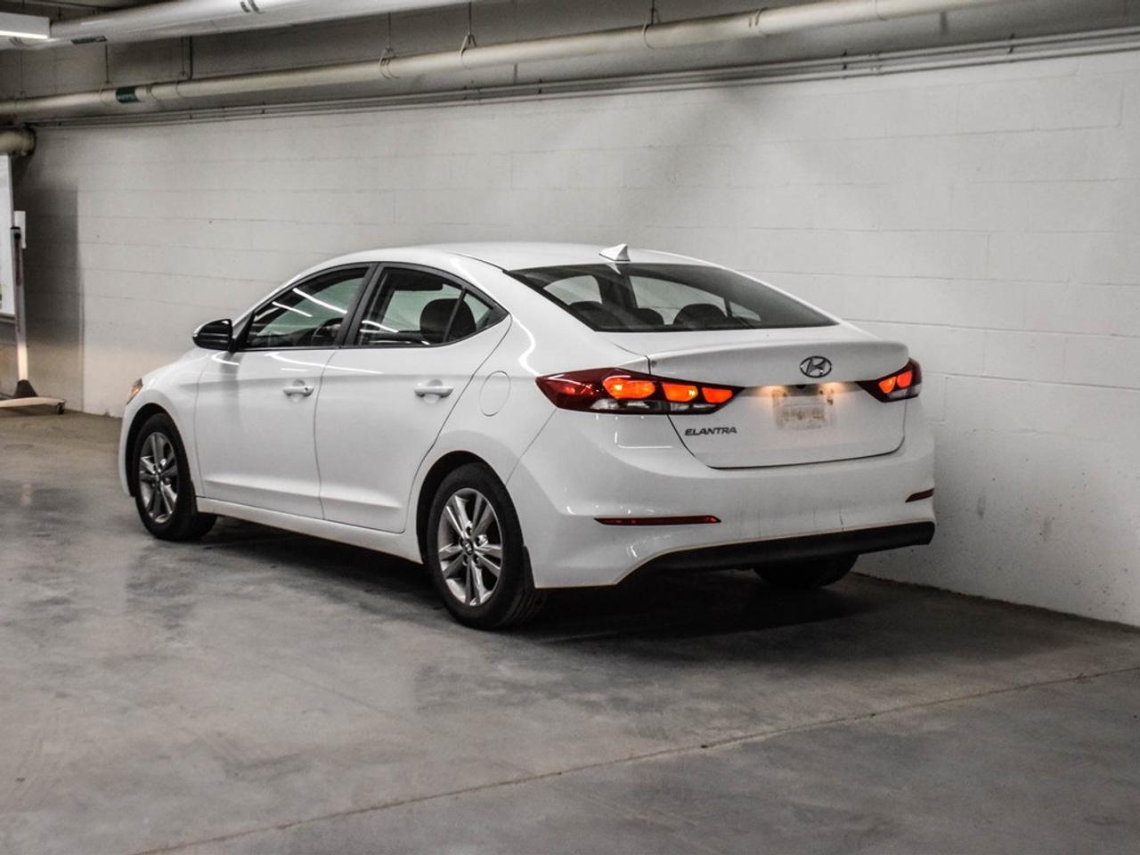 2017 Hyundai Elantra  Photo4