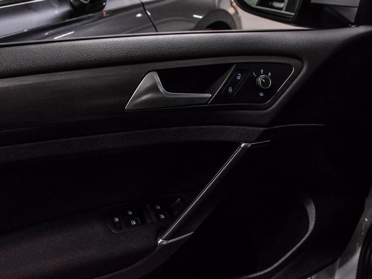 2019 Volkswagen Golf  Photo