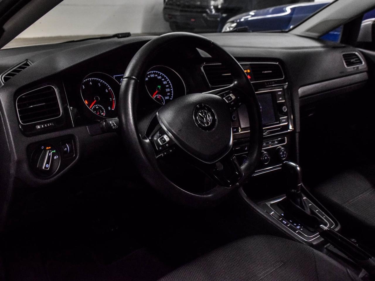 2019 Volkswagen Golf  Photo