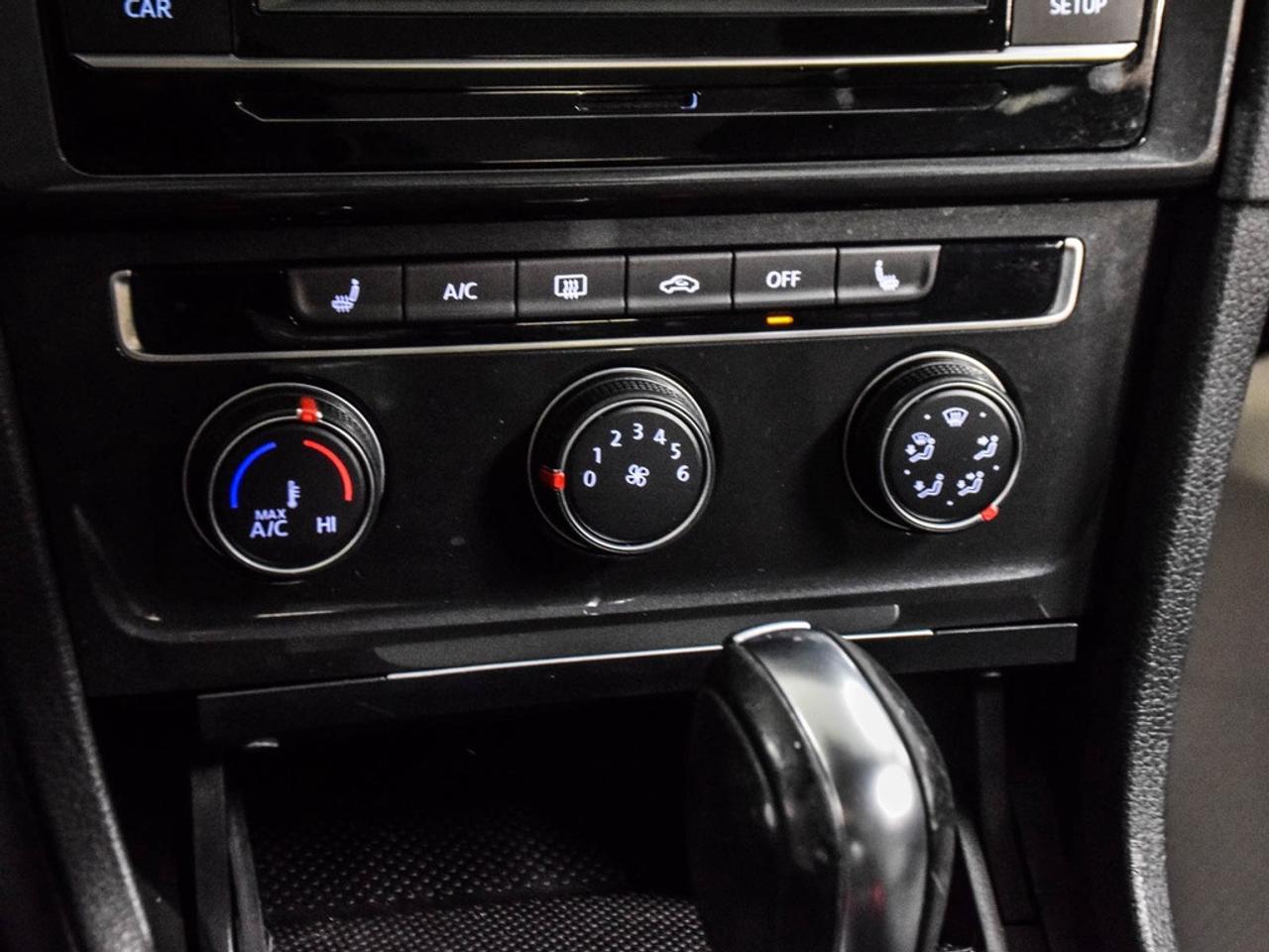 2019 Volkswagen Golf  Photo