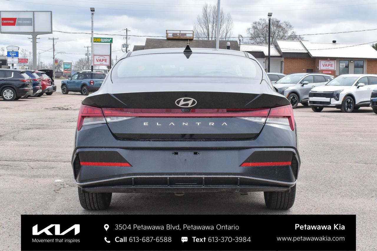 2025 Hyundai Elantra Luxury 4dr Sedan Photo