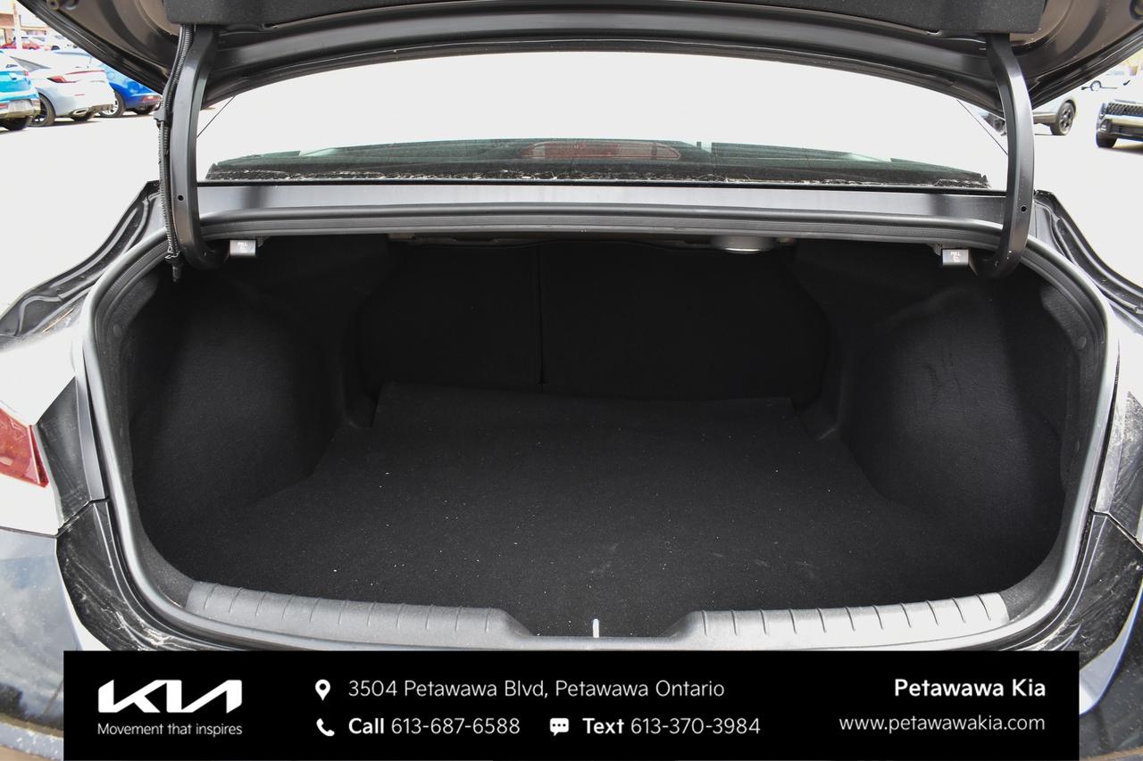2025 Hyundai Elantra Luxury 4dr Sedan Photo