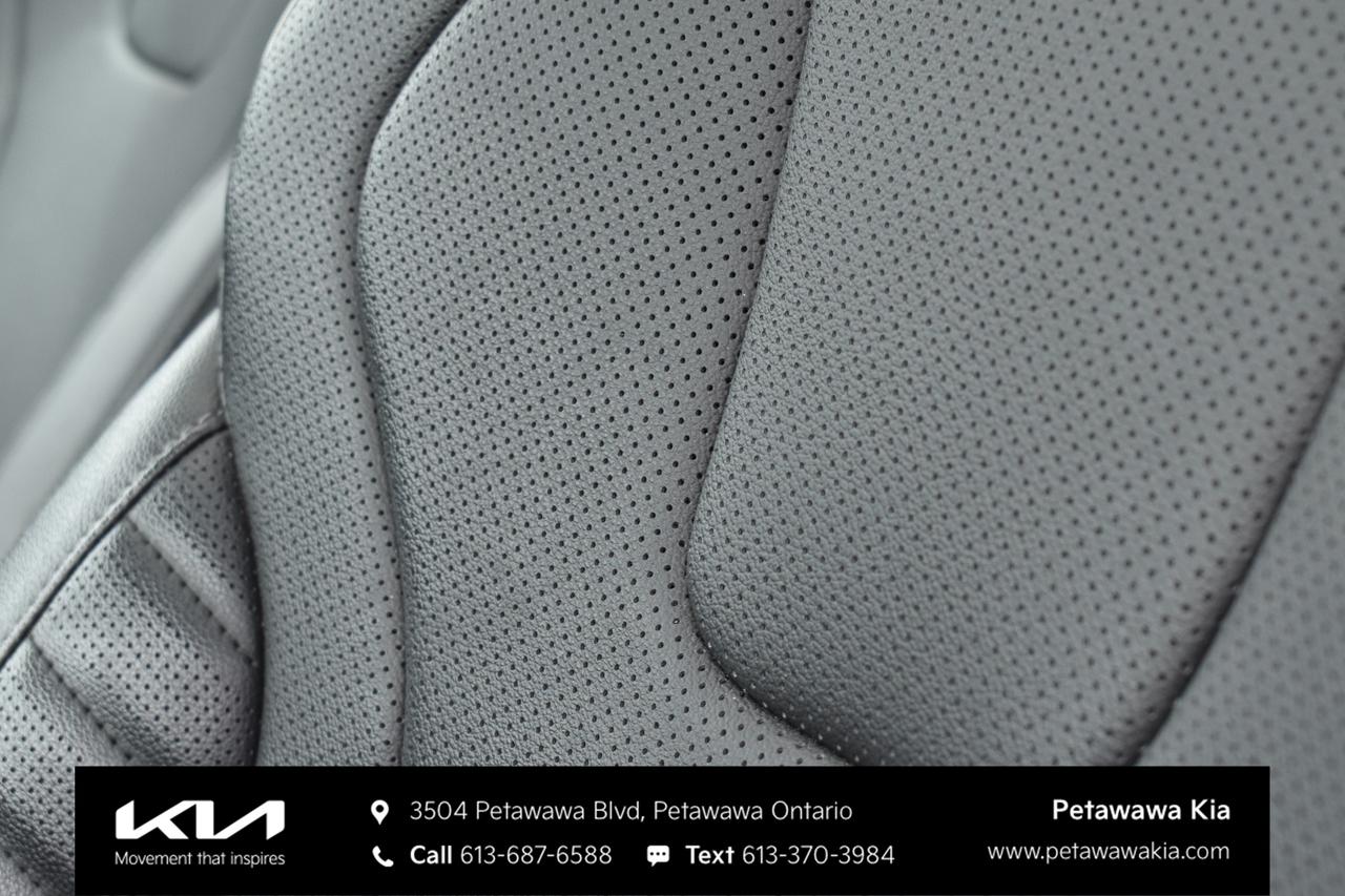 2025 Hyundai Elantra Luxury 4dr Sedan Photo