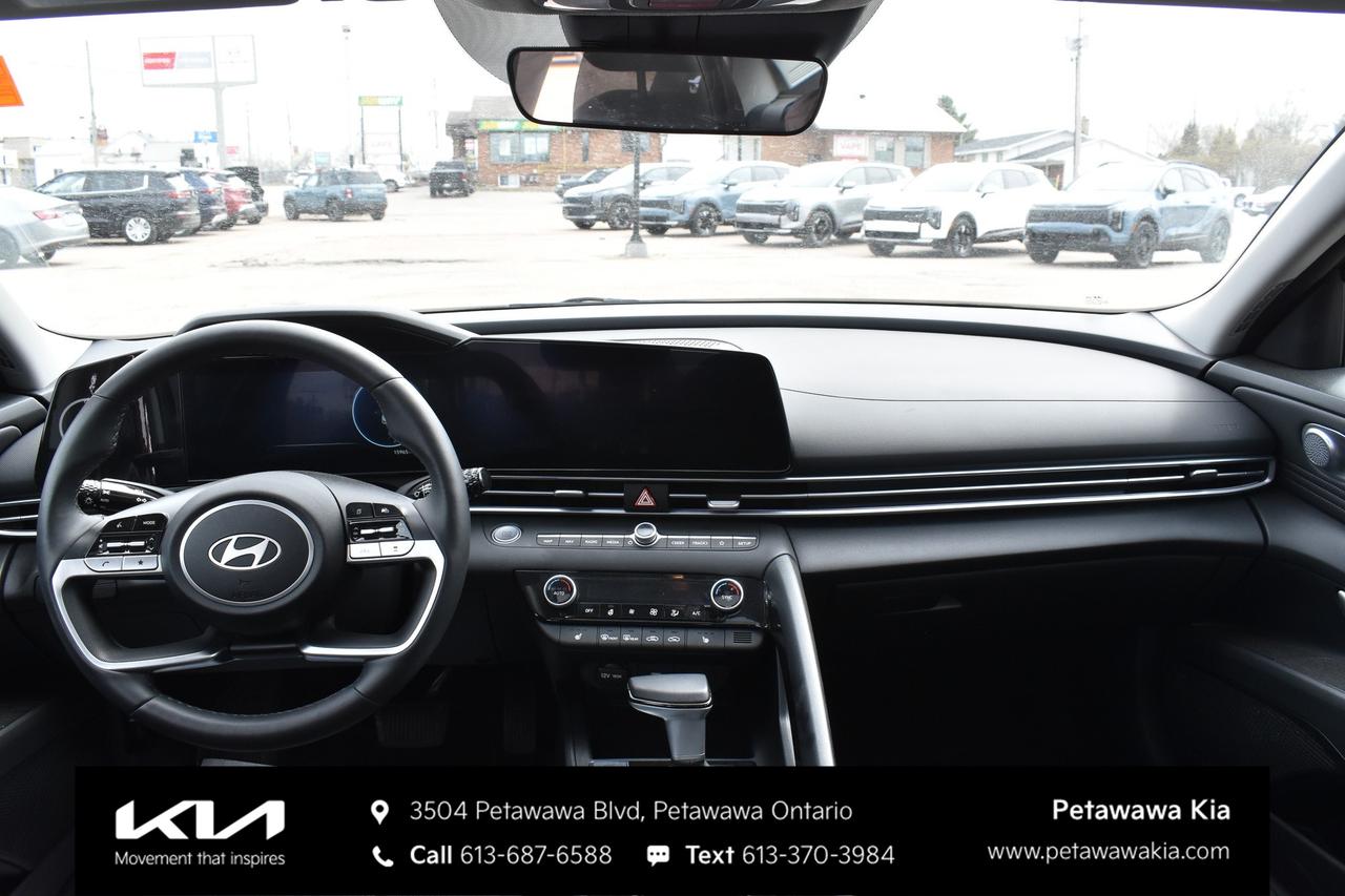 2025 Hyundai Elantra Luxury 4dr Sedan Photo