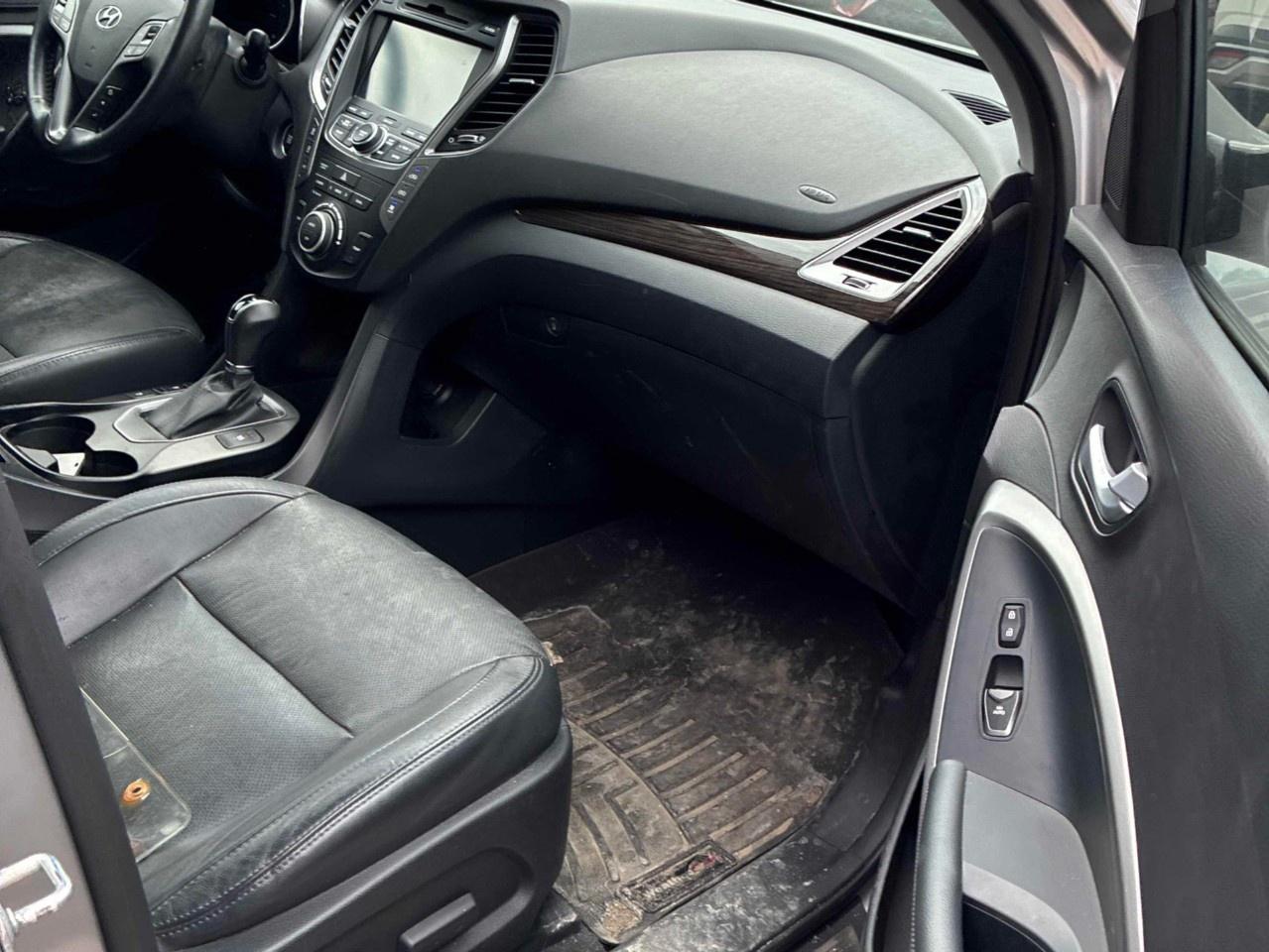 2015 Hyundai Santa Fe XL AWD 4dr 3.3L Auto Limited Photo