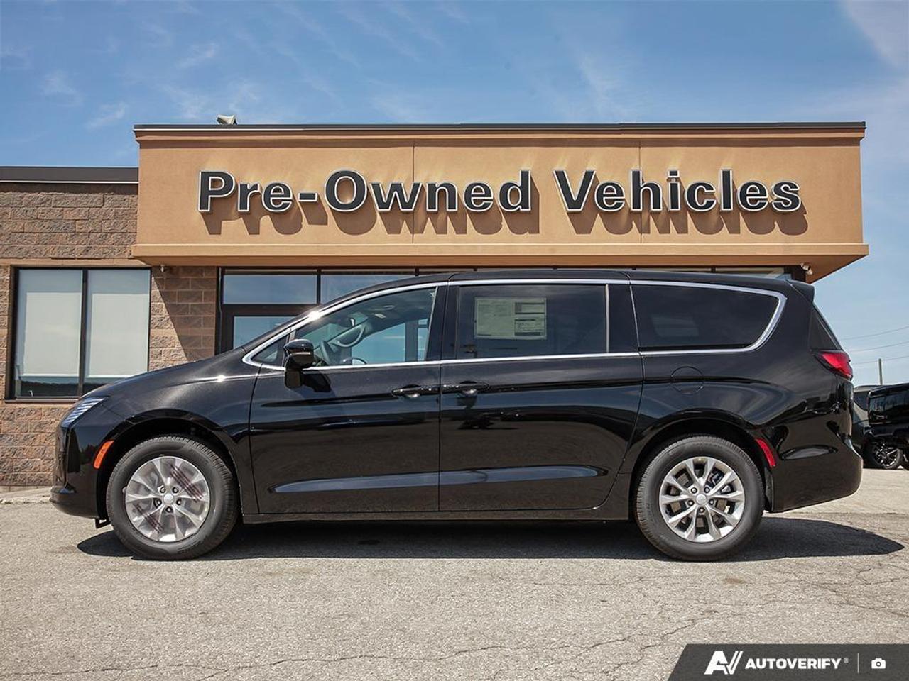 2027 Chrysler Pacifica Select All-Wheel Drive Passenger Van Photo