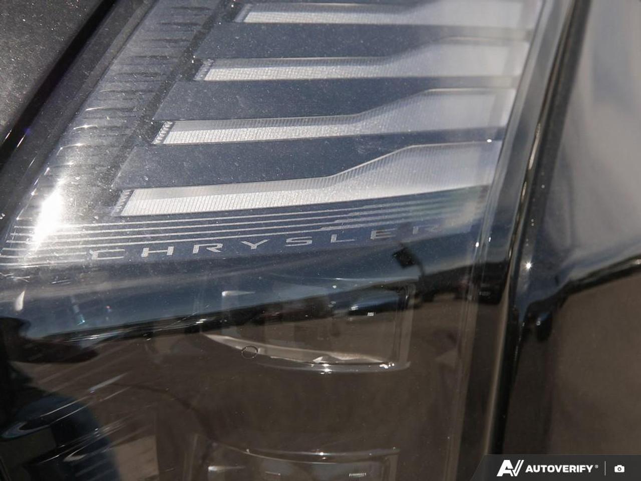2027 Chrysler Pacifica Select All-Wheel Drive Passenger Van Photo