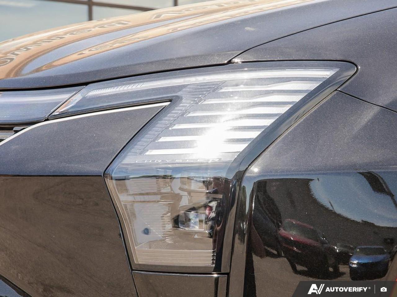 2027 Chrysler Pacifica Select All-Wheel Drive Passenger Van Photo