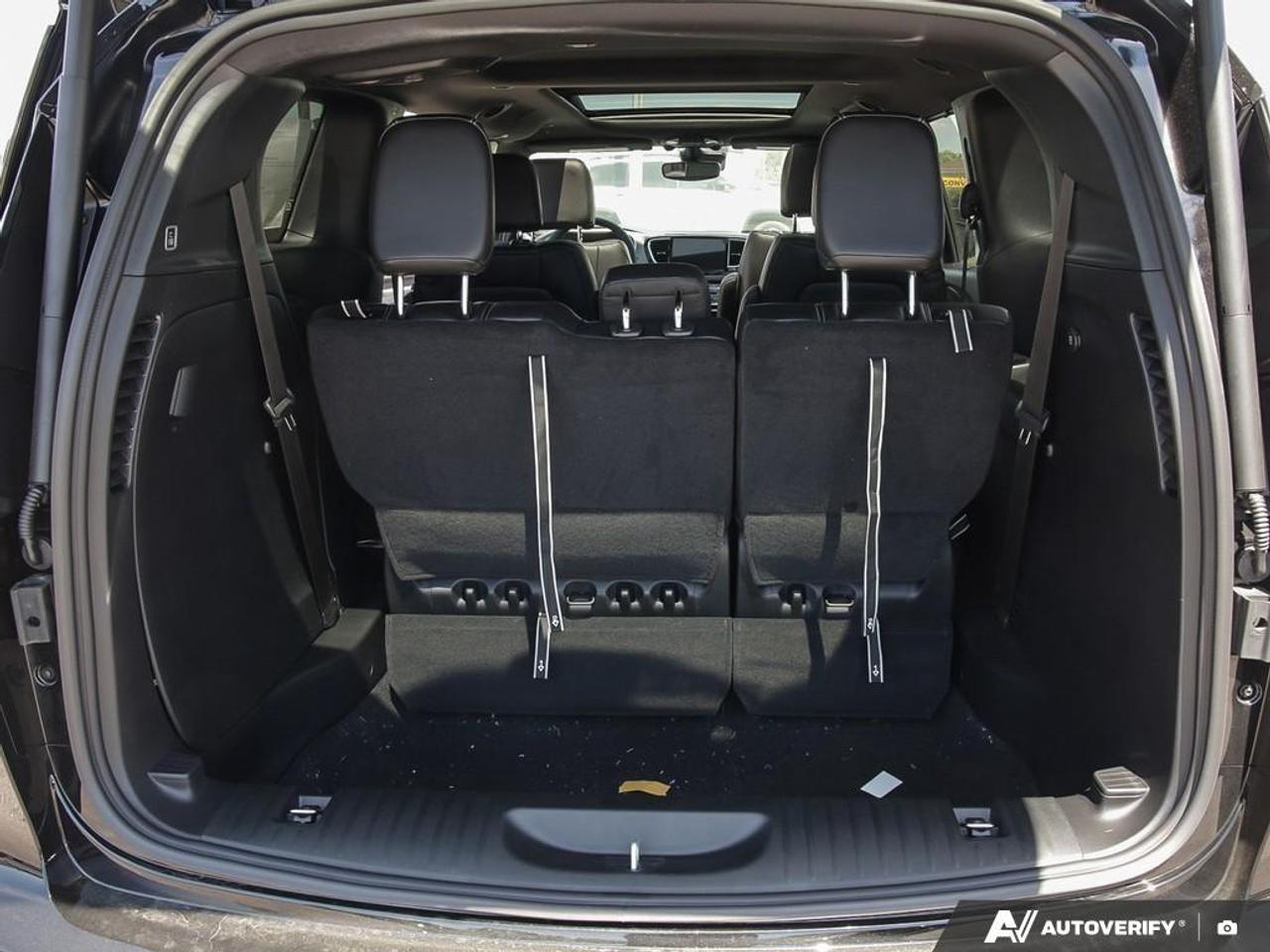 2027 Chrysler Pacifica Select All-Wheel Drive Passenger Van Photo