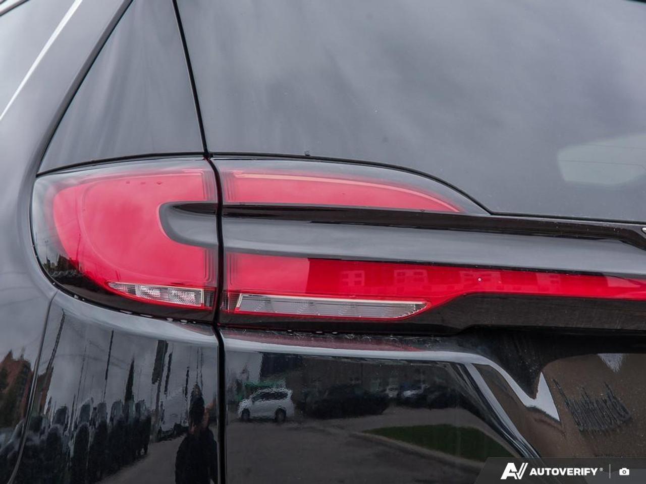 2027 Chrysler Pacifica Select All-Wheel Drive Passenger Van Photo