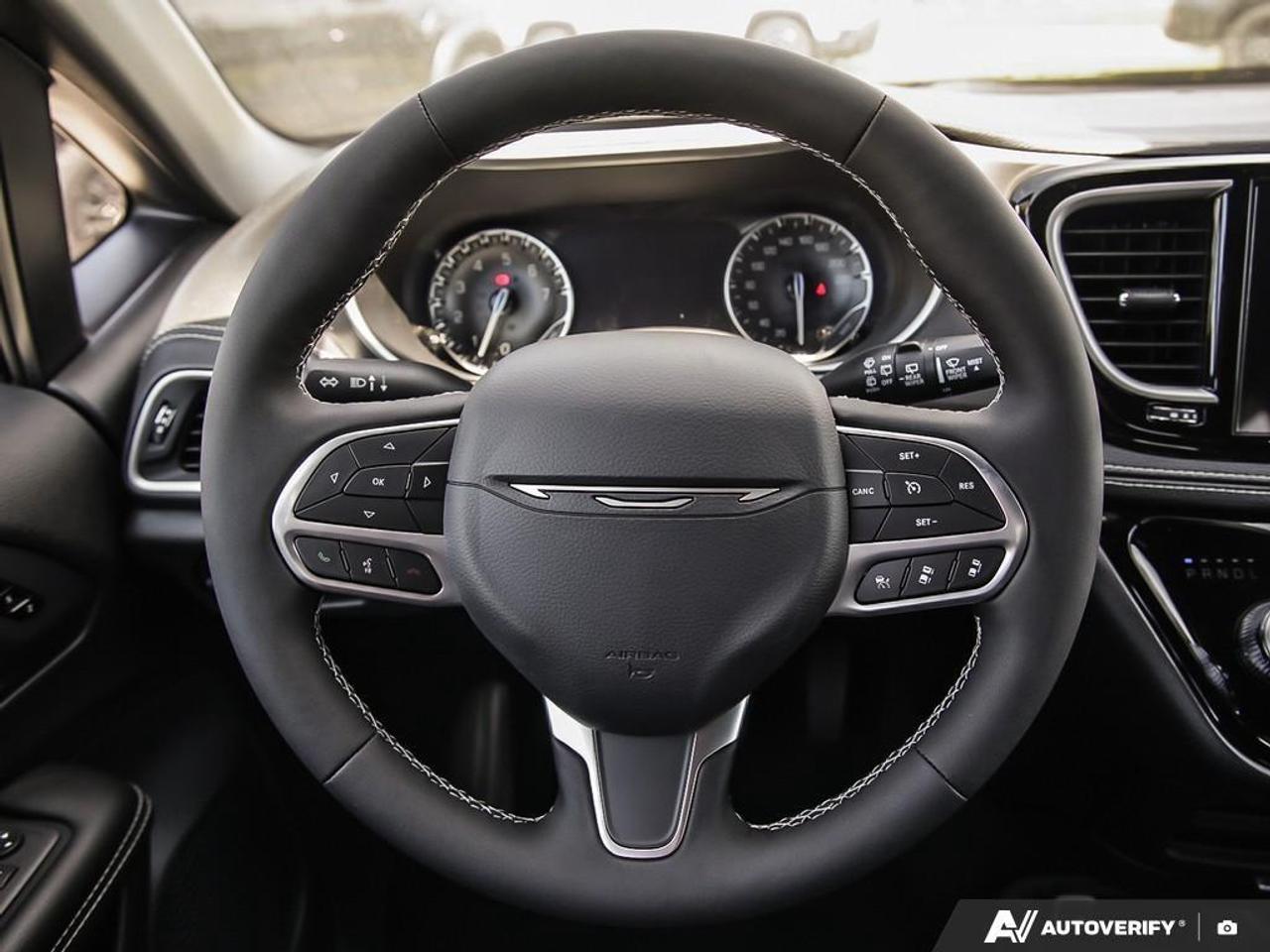 2027 Chrysler Pacifica Select All-Wheel Drive Passenger Van Photo
