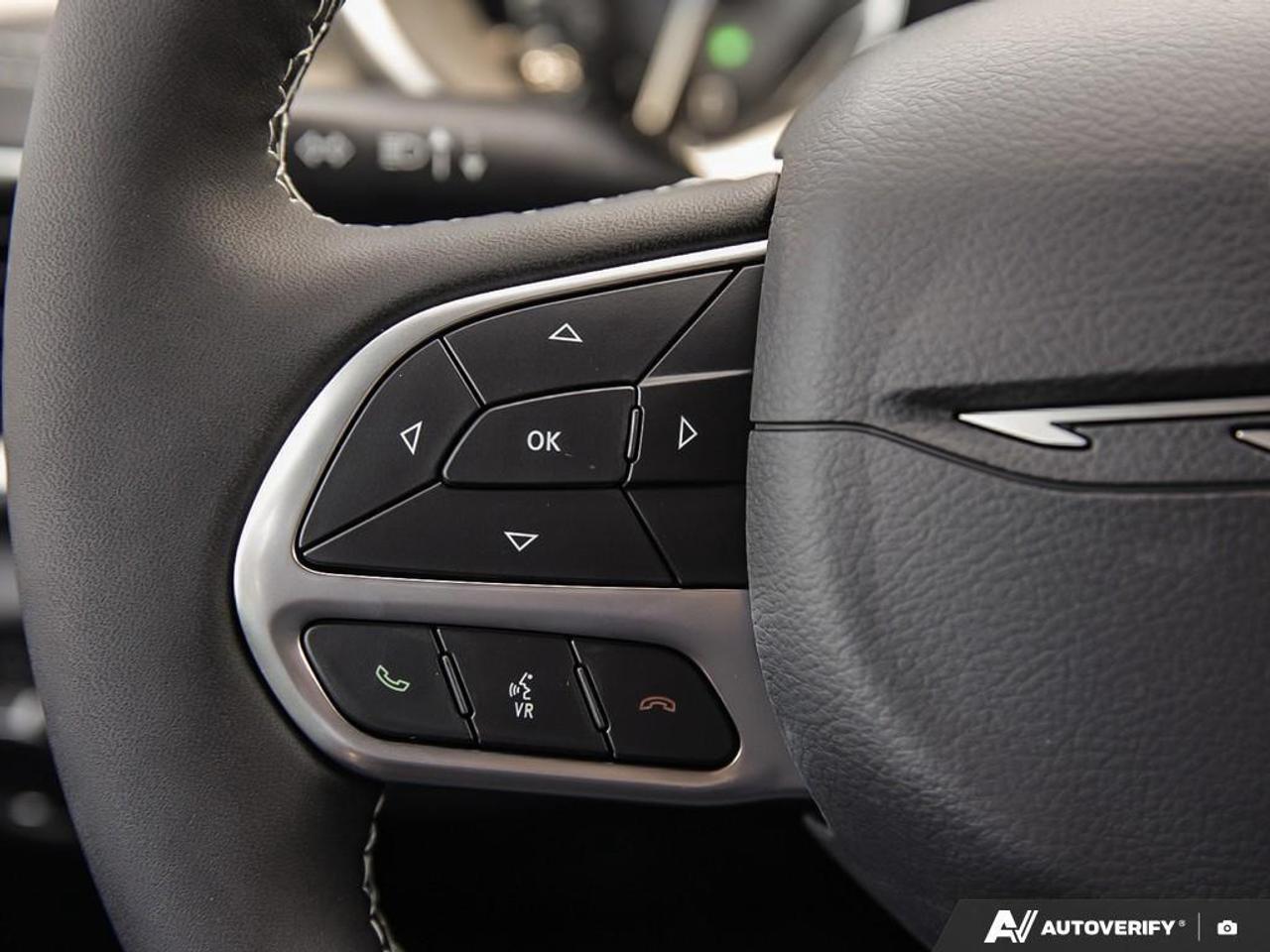 2027 Chrysler Pacifica Select All-Wheel Drive Passenger Van Photo
