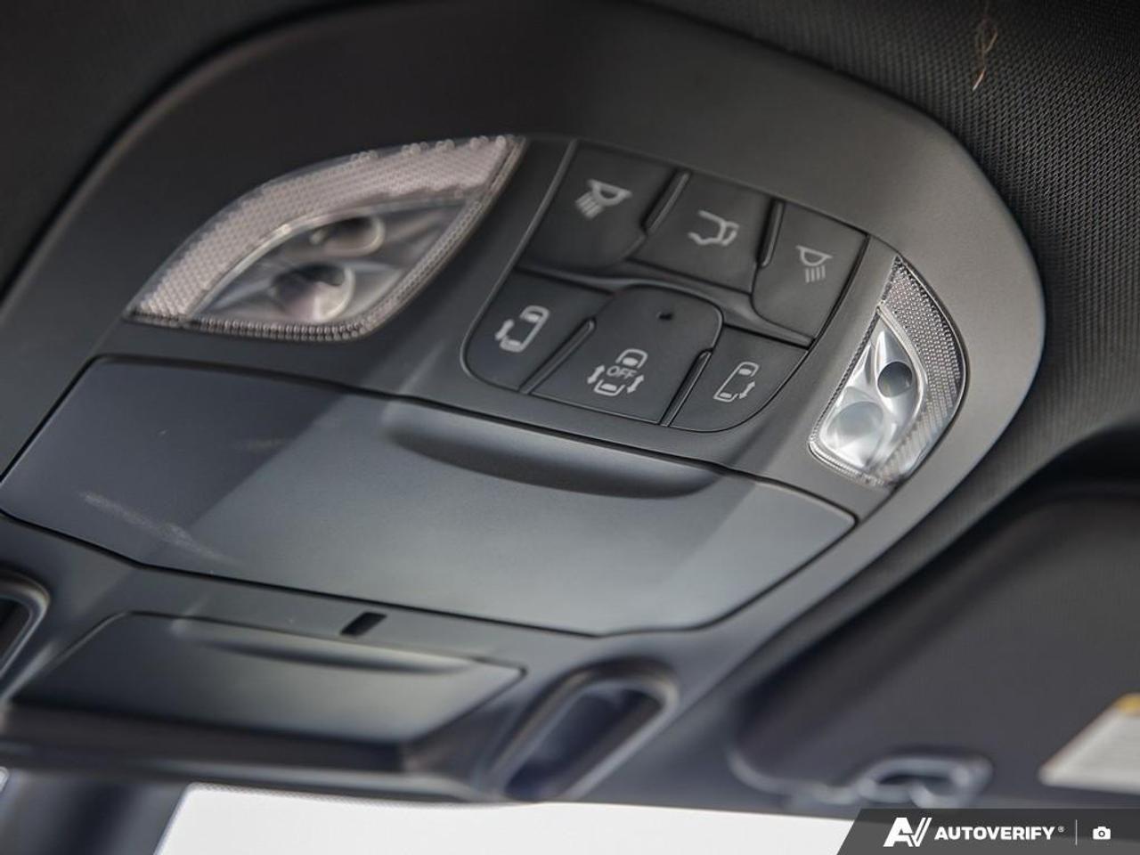 2027 Chrysler Pacifica Select All-Wheel Drive Passenger Van Photo