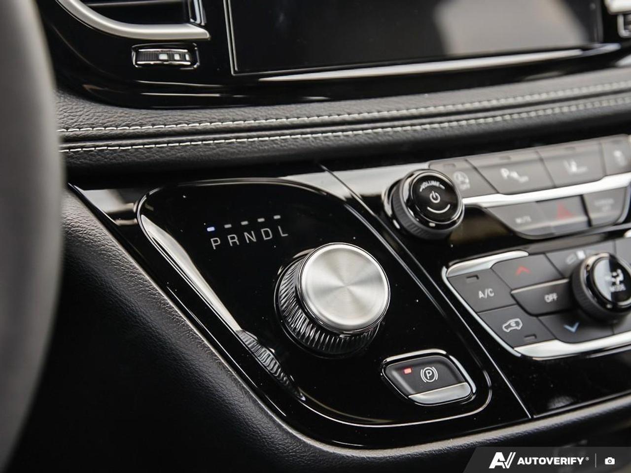 2027 Chrysler Pacifica Select All-Wheel Drive Passenger Van Photo