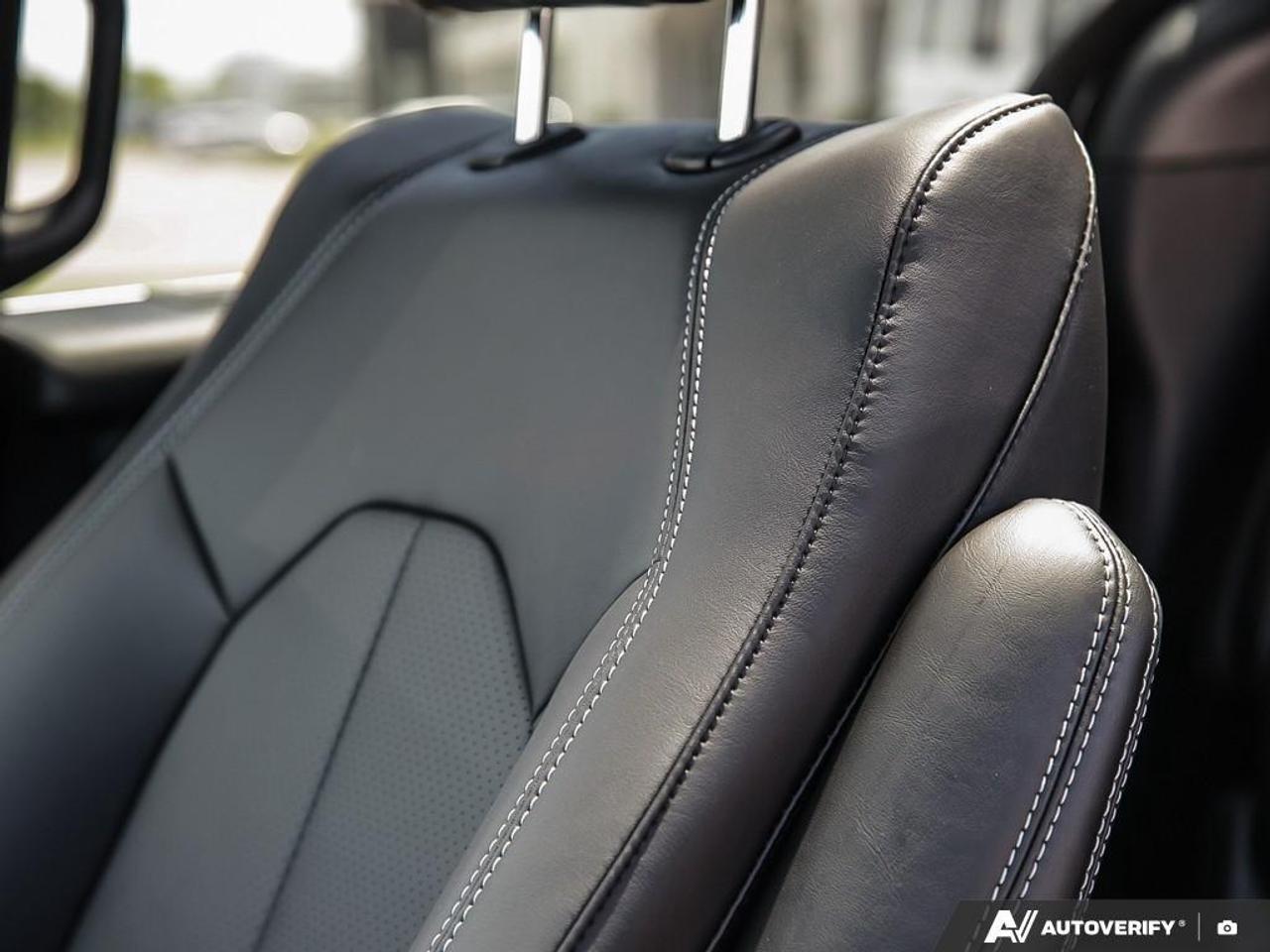 2027 Chrysler Pacifica Select All-Wheel Drive Passenger Van Photo