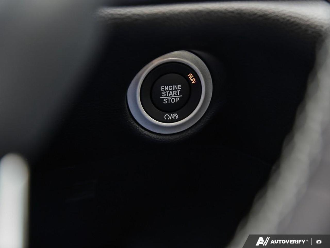 2027 Chrysler Pacifica Select All-Wheel Drive Passenger Van Photo