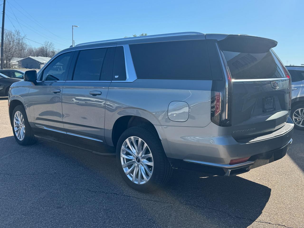 2024 Cadillac Escalade ESV Luxury 4dr All-Wheel Drive Photo
