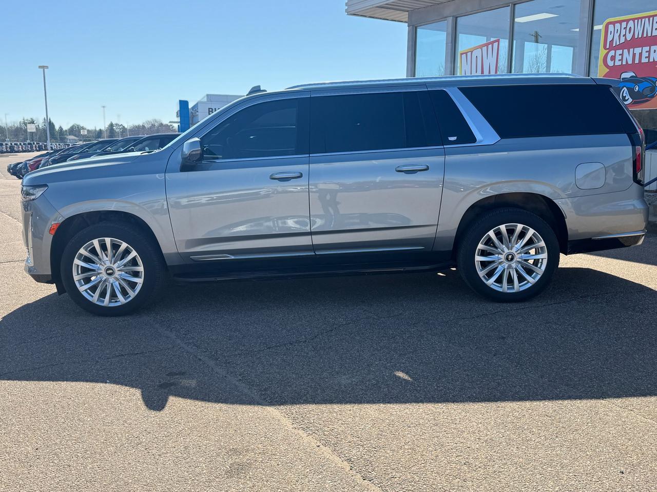 2024 Cadillac Escalade ESV Luxury 4dr All-Wheel Drive Photo