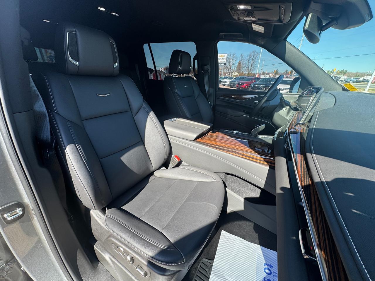 2024 Cadillac Escalade ESV Luxury 4dr All-Wheel Drive Photo