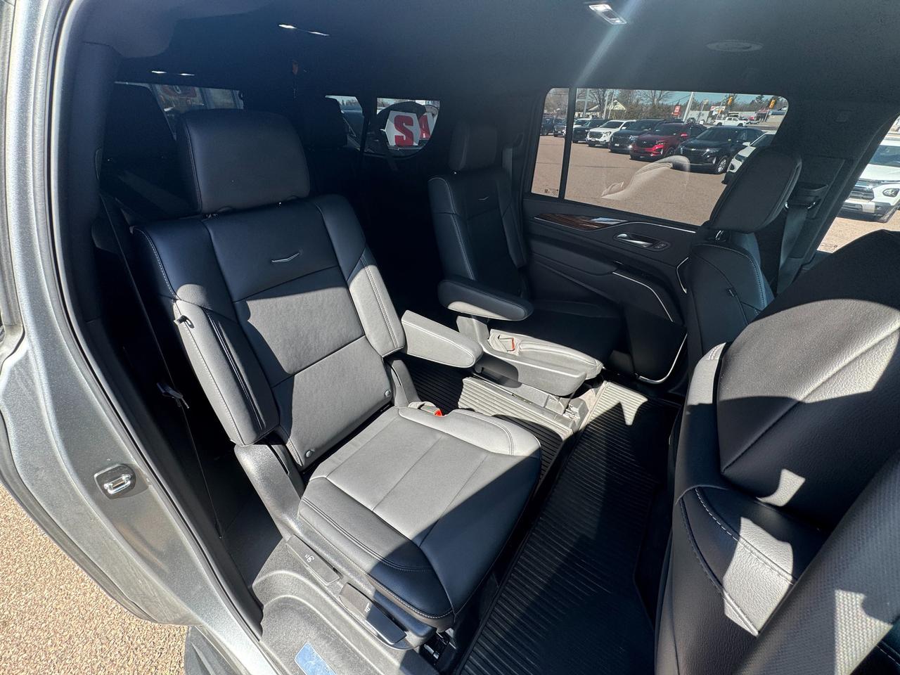 2024 Cadillac Escalade ESV Luxury 4dr All-Wheel Drive Photo