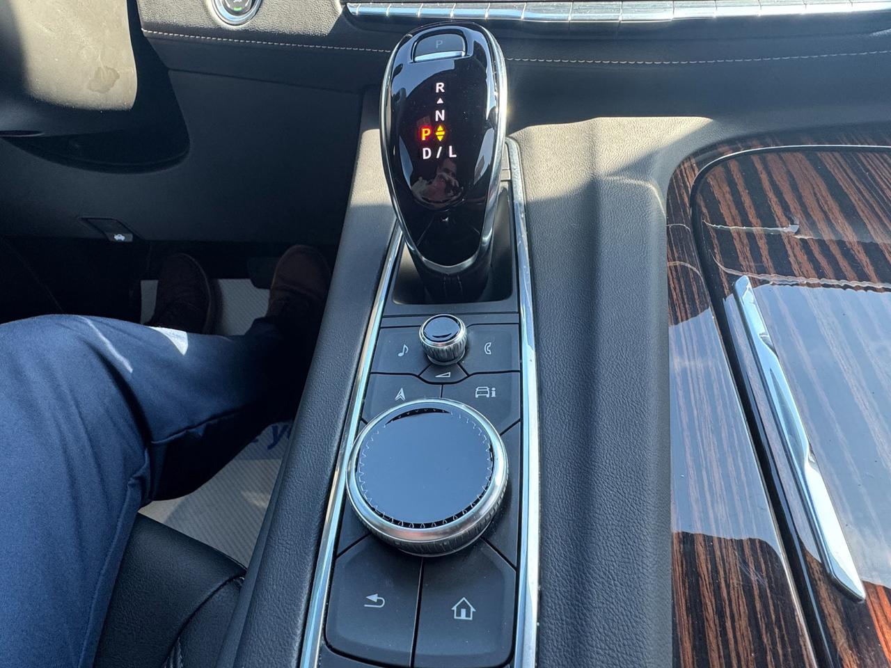 2024 Cadillac Escalade ESV Luxury 4dr All-Wheel Drive Photo