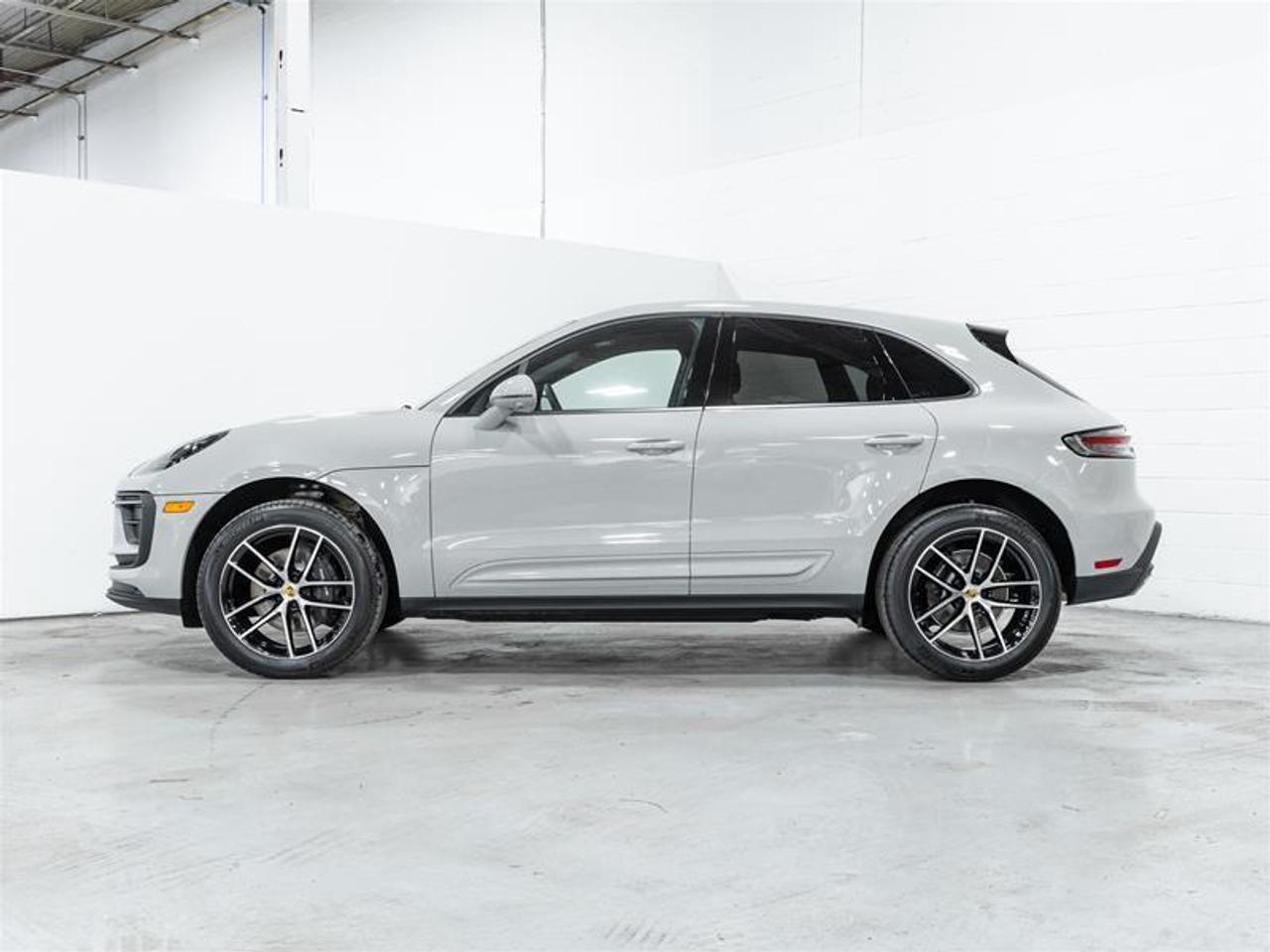 2026 Porsche Macan  Photo3