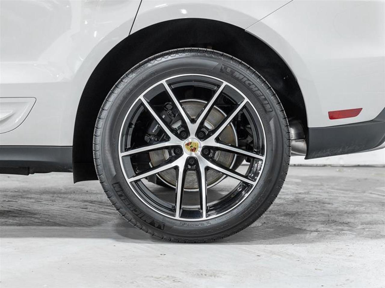 2026 Porsche Macan  Photo