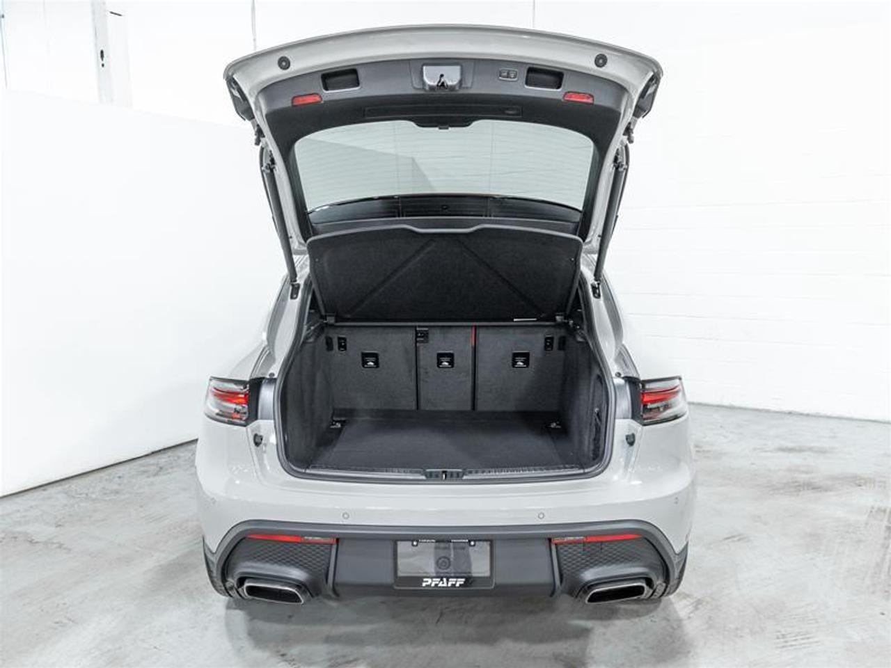 2026 Porsche Macan  Photo