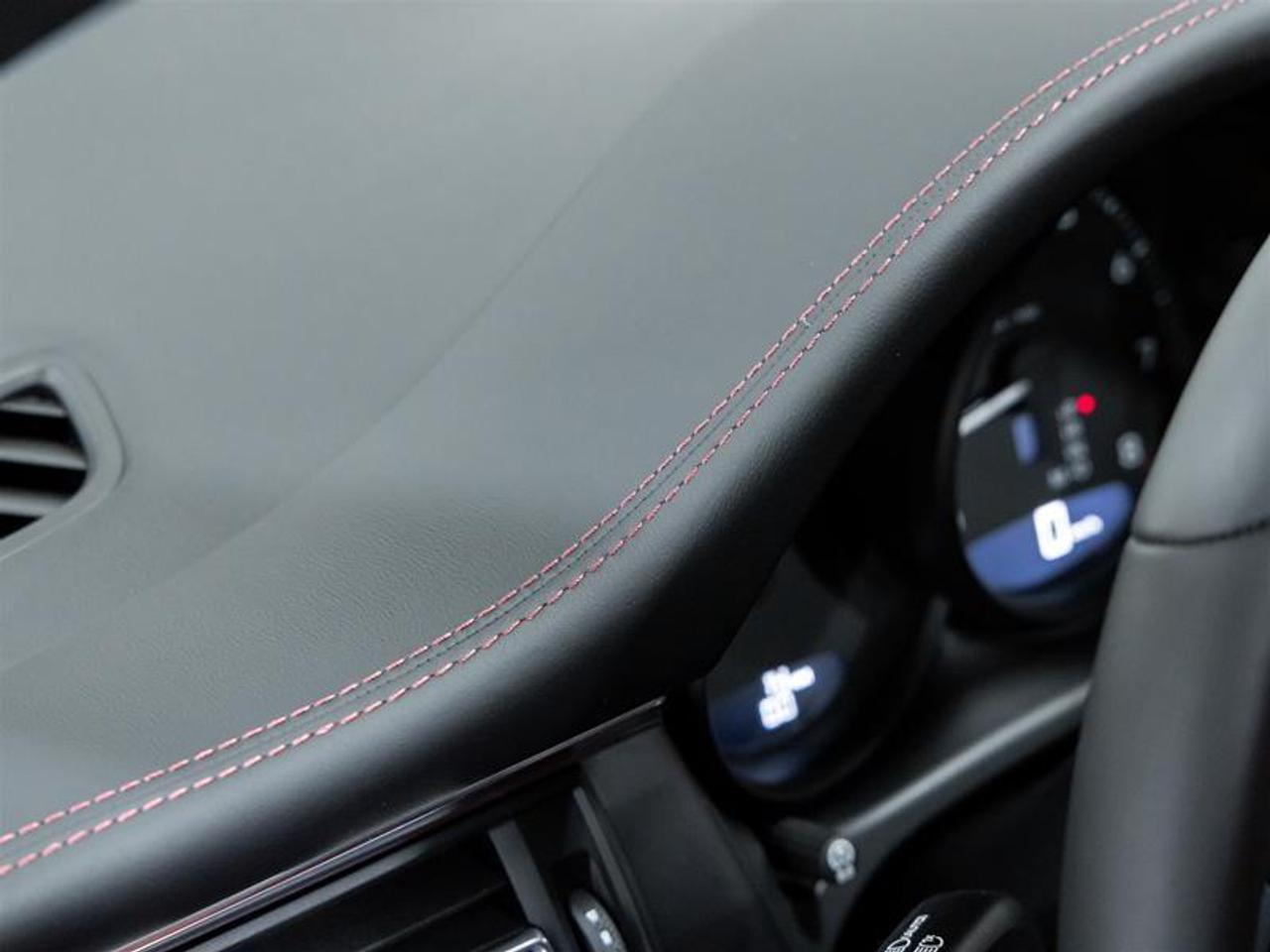 2026 Porsche Macan  Photo