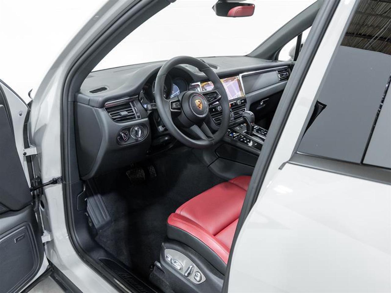 2026 Porsche Macan  Photo