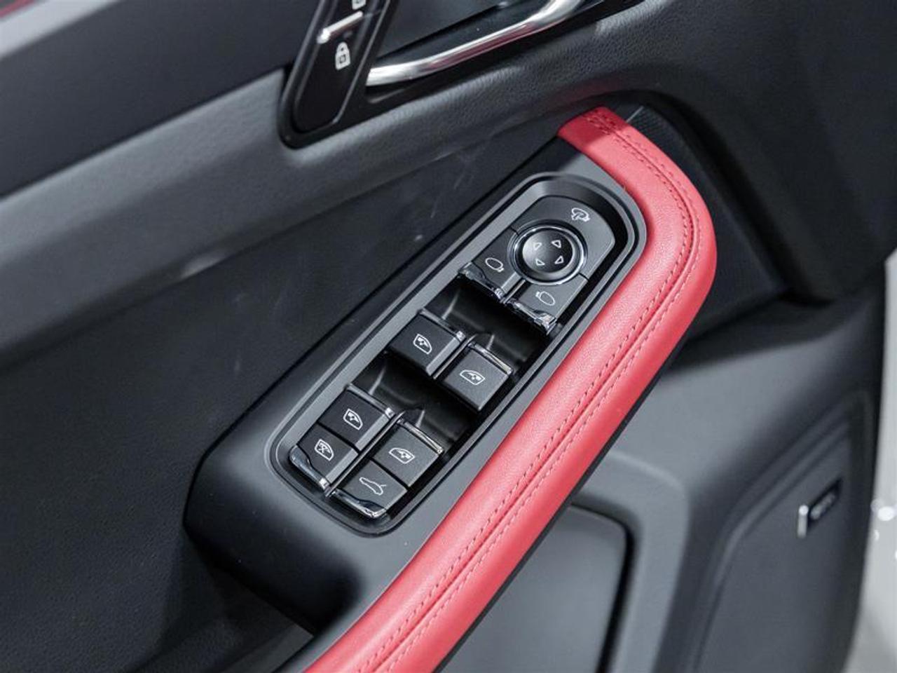 2026 Porsche Macan  Photo