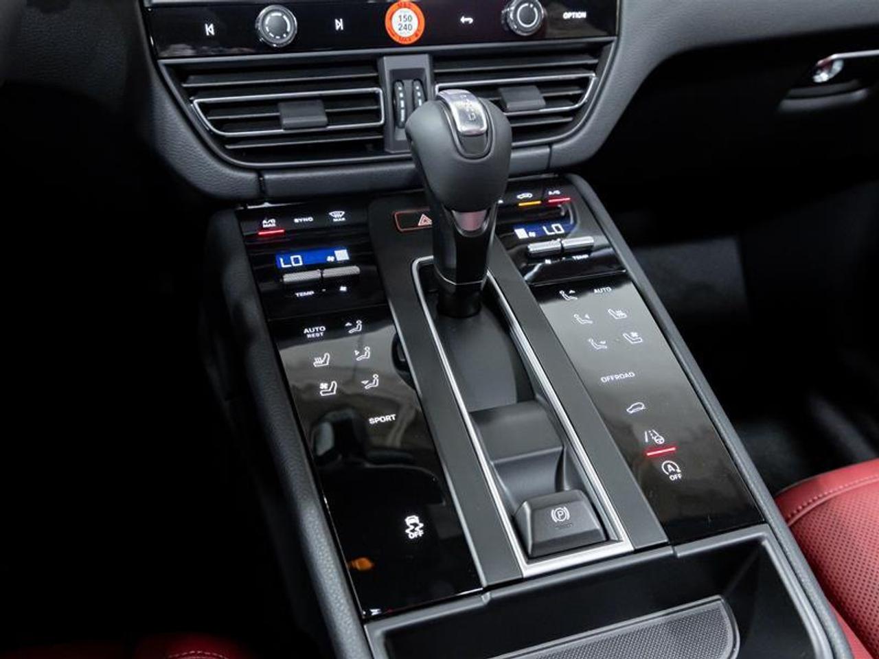 2026 Porsche Macan  Photo