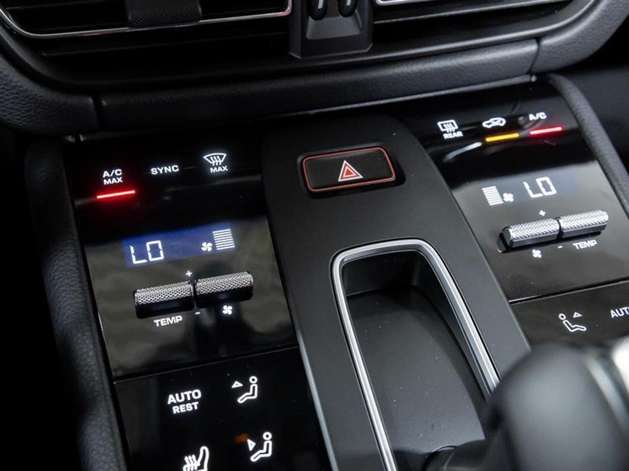 2026 Porsche Macan  Photo