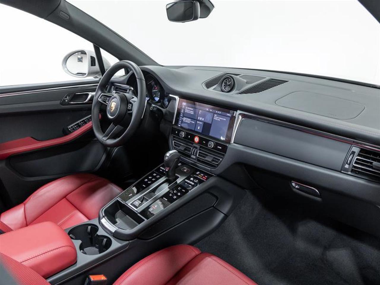 2026 Porsche Macan  Photo