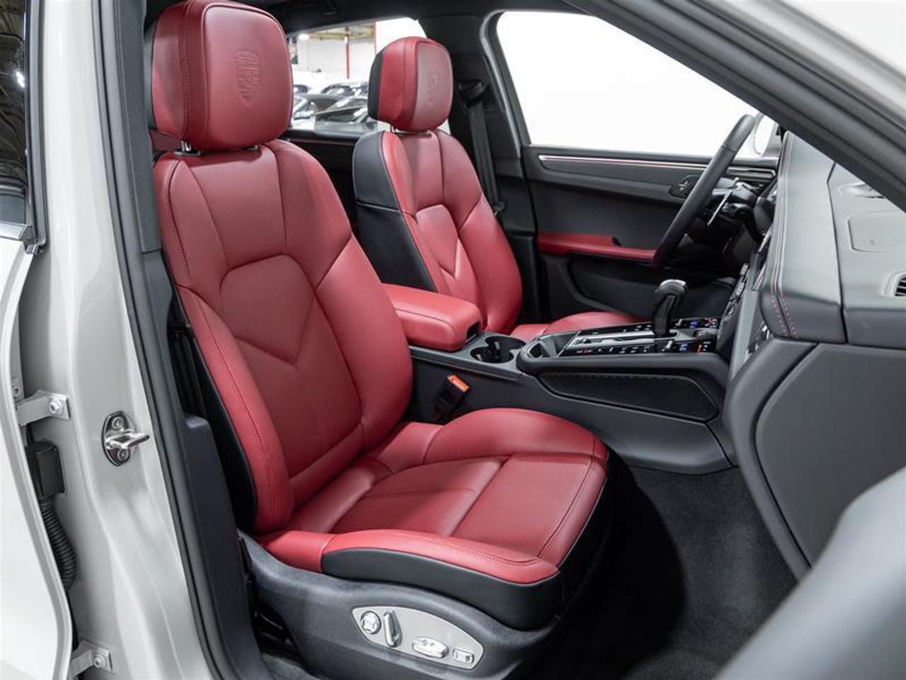 2026 Porsche Macan  Photo