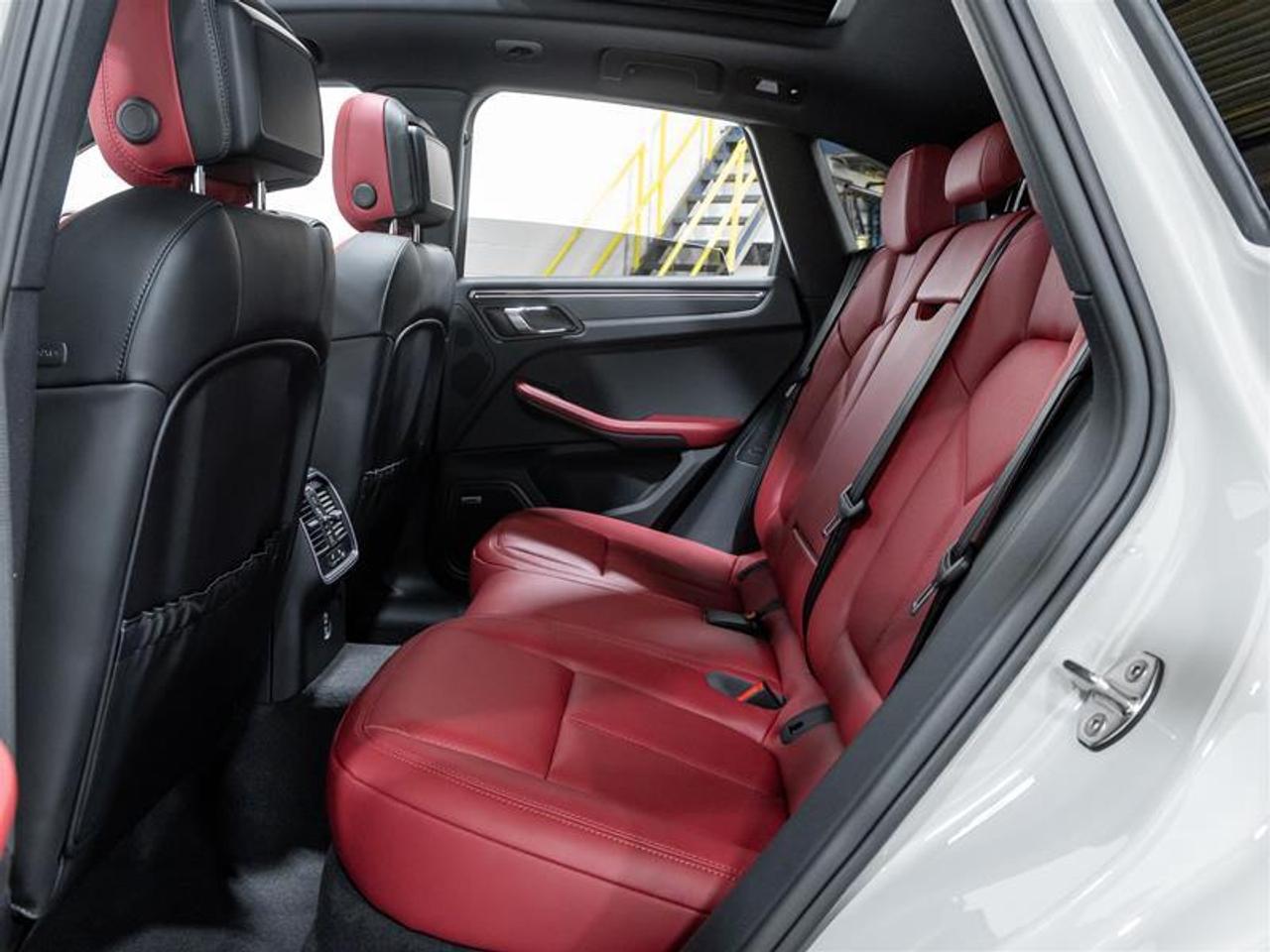 2026 Porsche Macan  Photo
