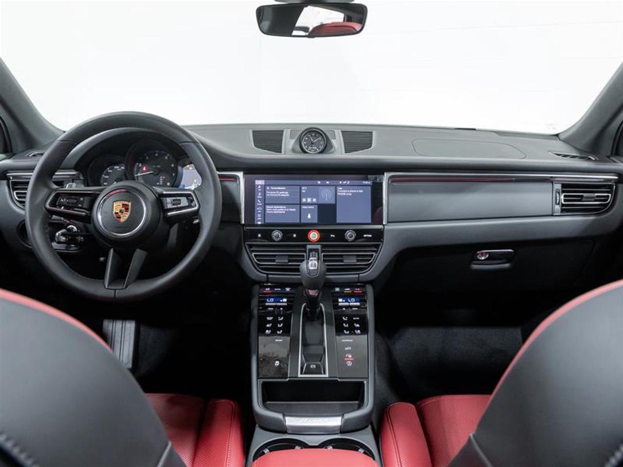 2026 Porsche Macan  Photo