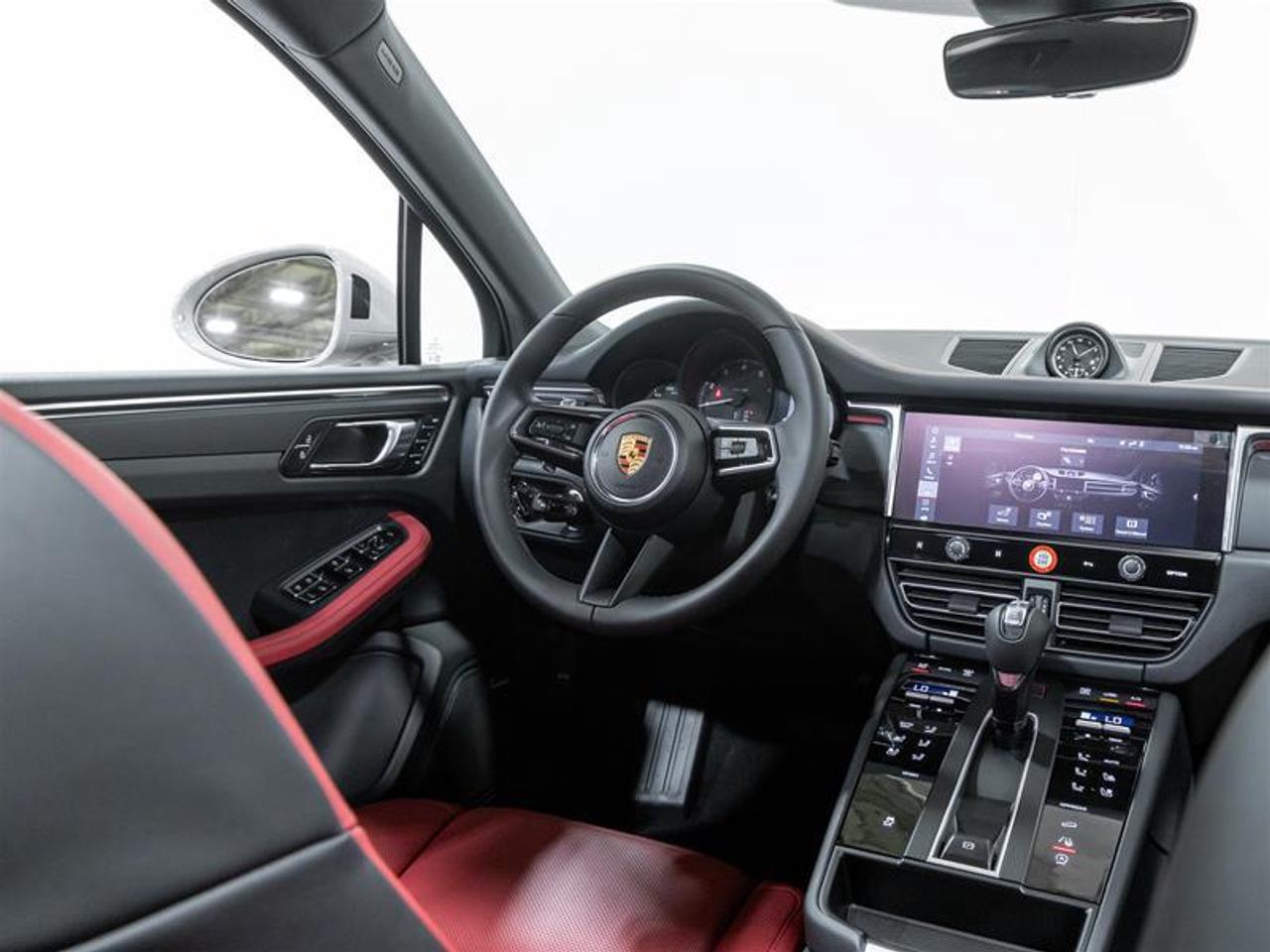 2026 Porsche Macan  Photo