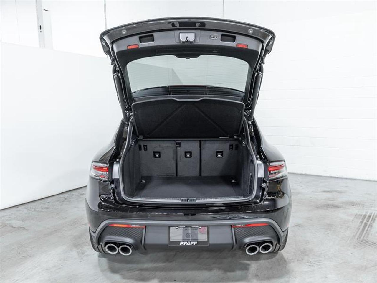 2026 Porsche Macan  Photo